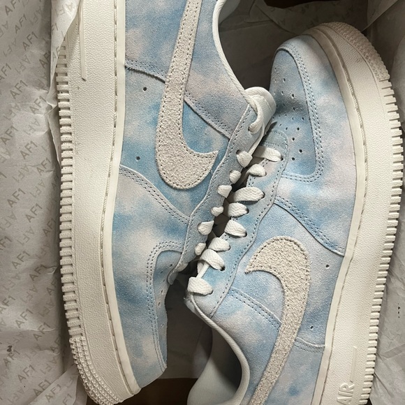 Wmns Air Force 1 '07 SE 'Clouds - Picture 1 of 11